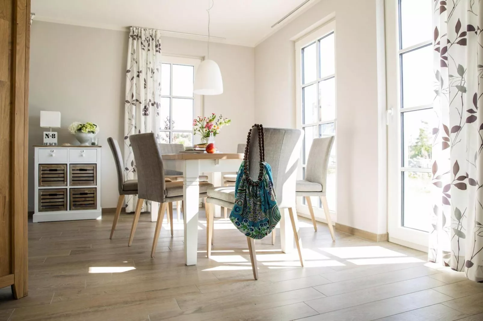 Schilfrohrsänger 54-Eetkamer