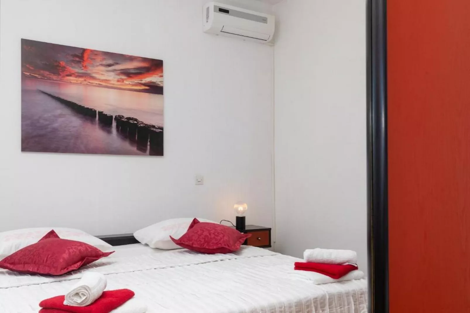 Apartment Villa Andro - Three Bedroom Apartment with Terrace and Sea View-Slaapkamer