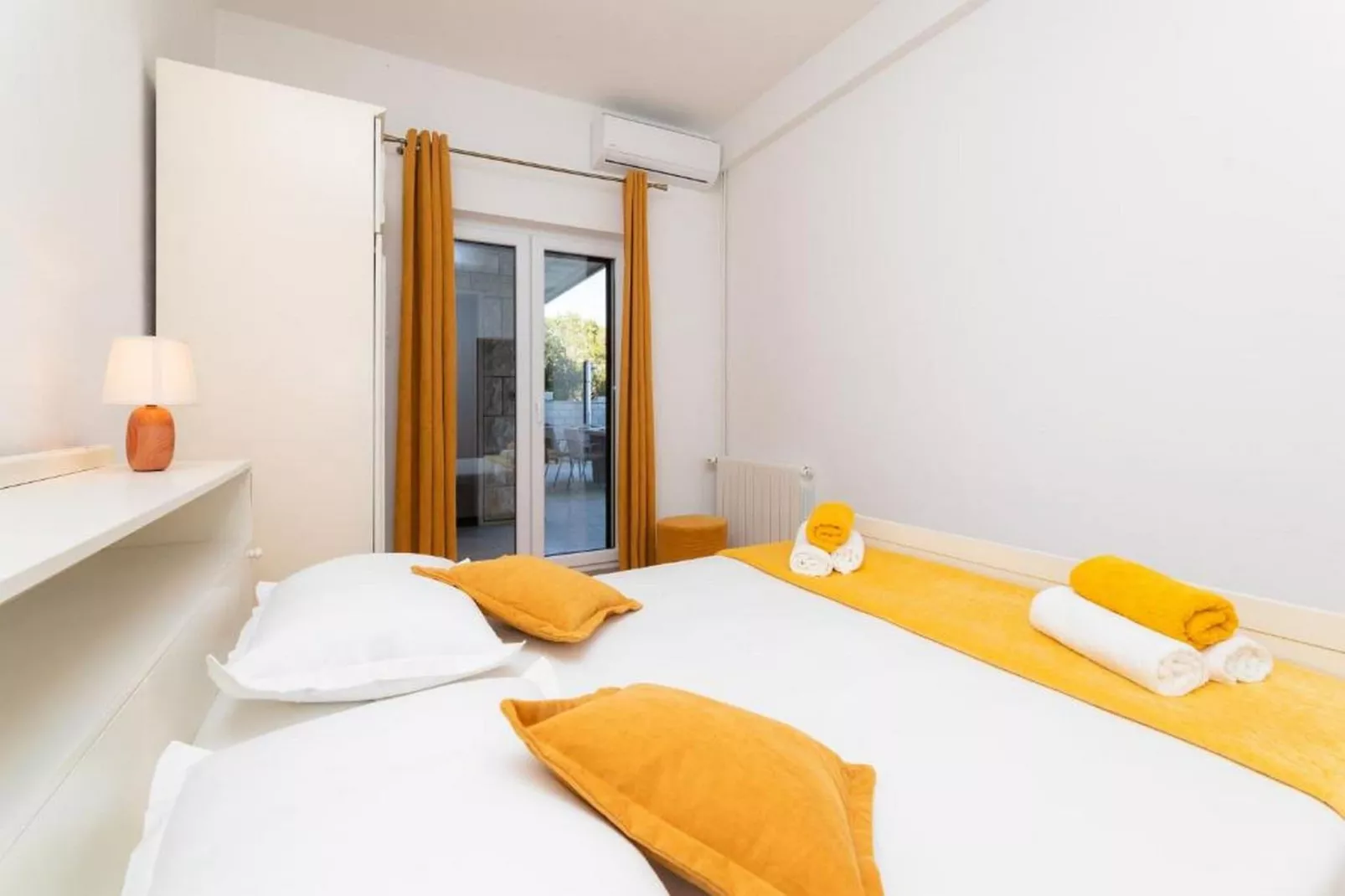 Apartment Villa Andro - Three Bedroom Apartment with Terrace and Sea View-Slaapkamer