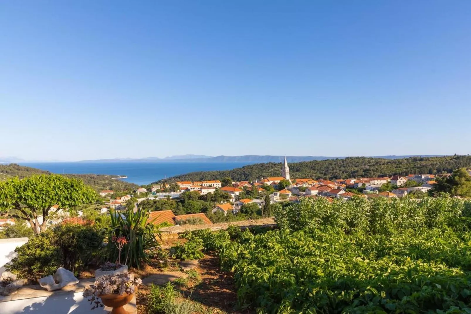 Apartment Villa Andro - Three Bedroom Apartment with Terrace and Sea View-Buitenlucht