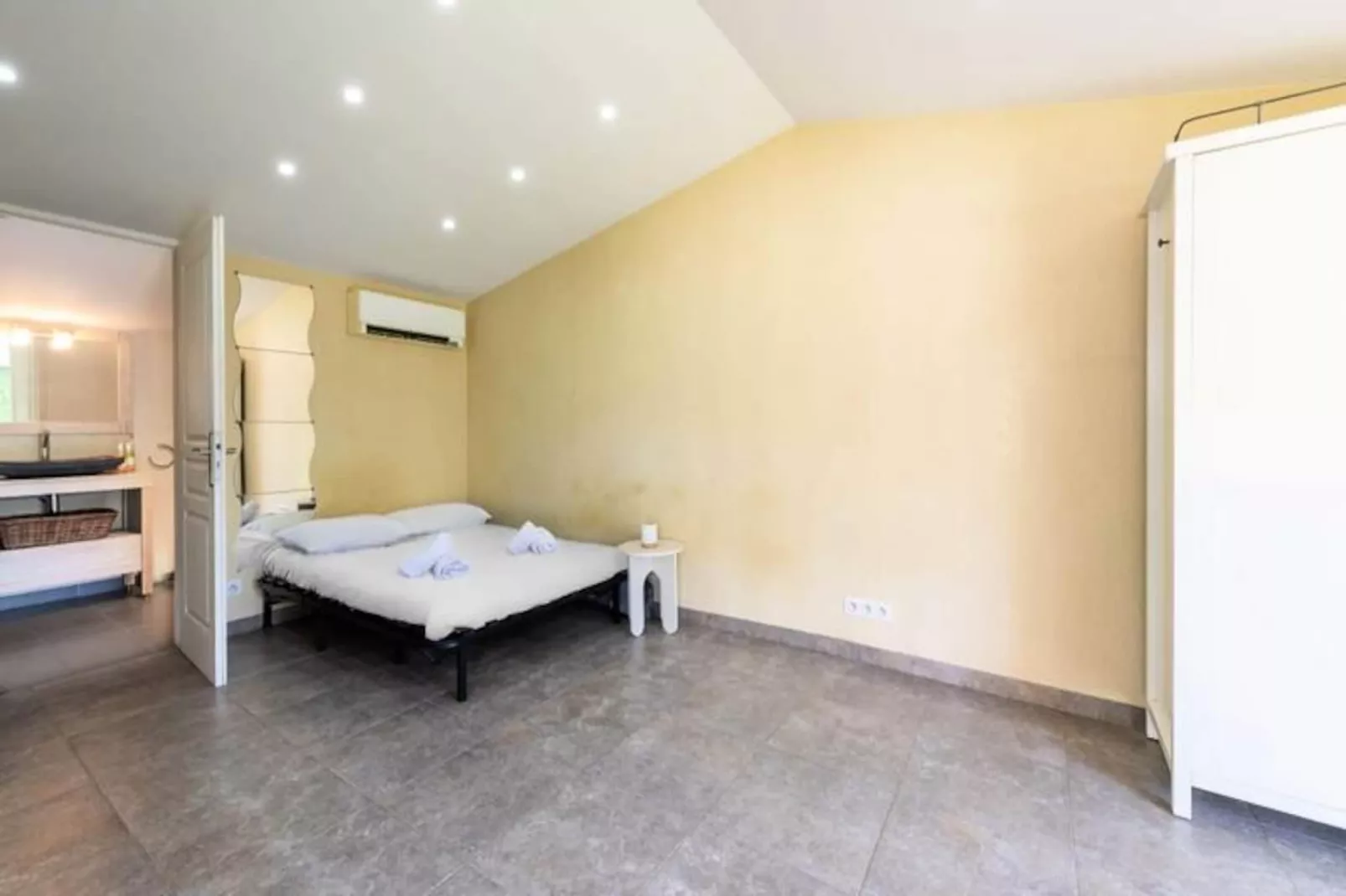 Résidence Villa 140m&sup2; Piscine - Proche Cannes-Niet-getagd