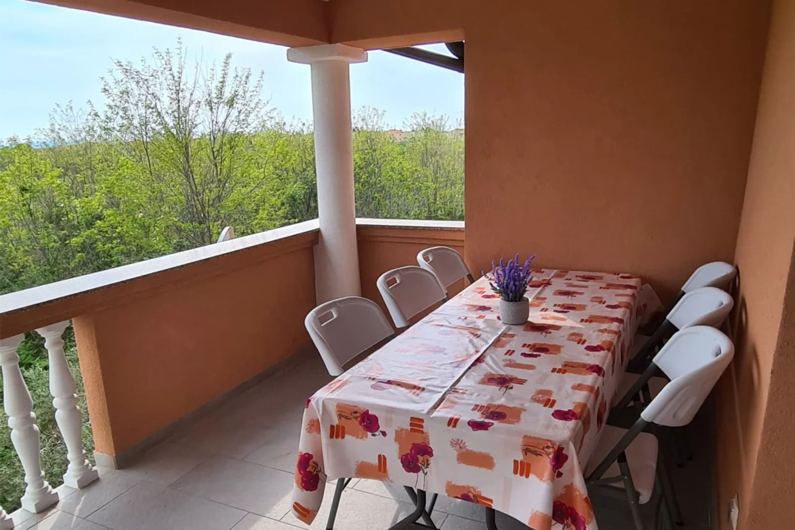 A6 - Apartments Ljilja PrivlakaA6 ca 60 qm bei Belegung mit 1-4 Pers-Terrasbalkon