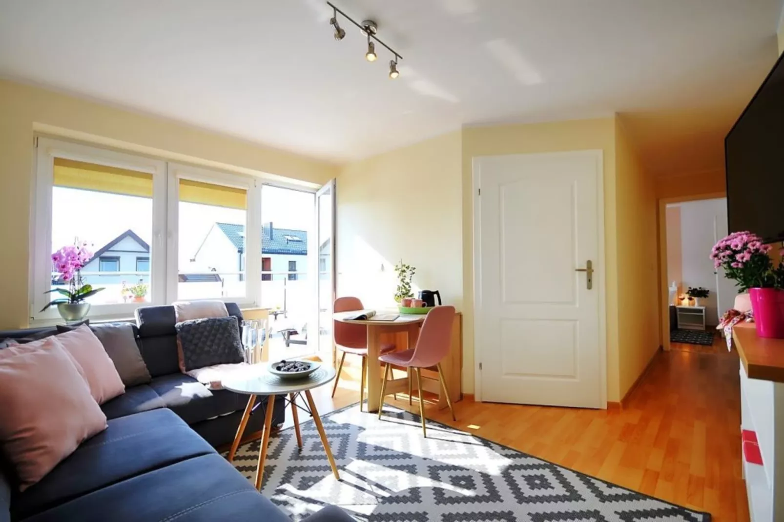 Apartament nr 6 65 qmUstronie Morskie-Eetkamer