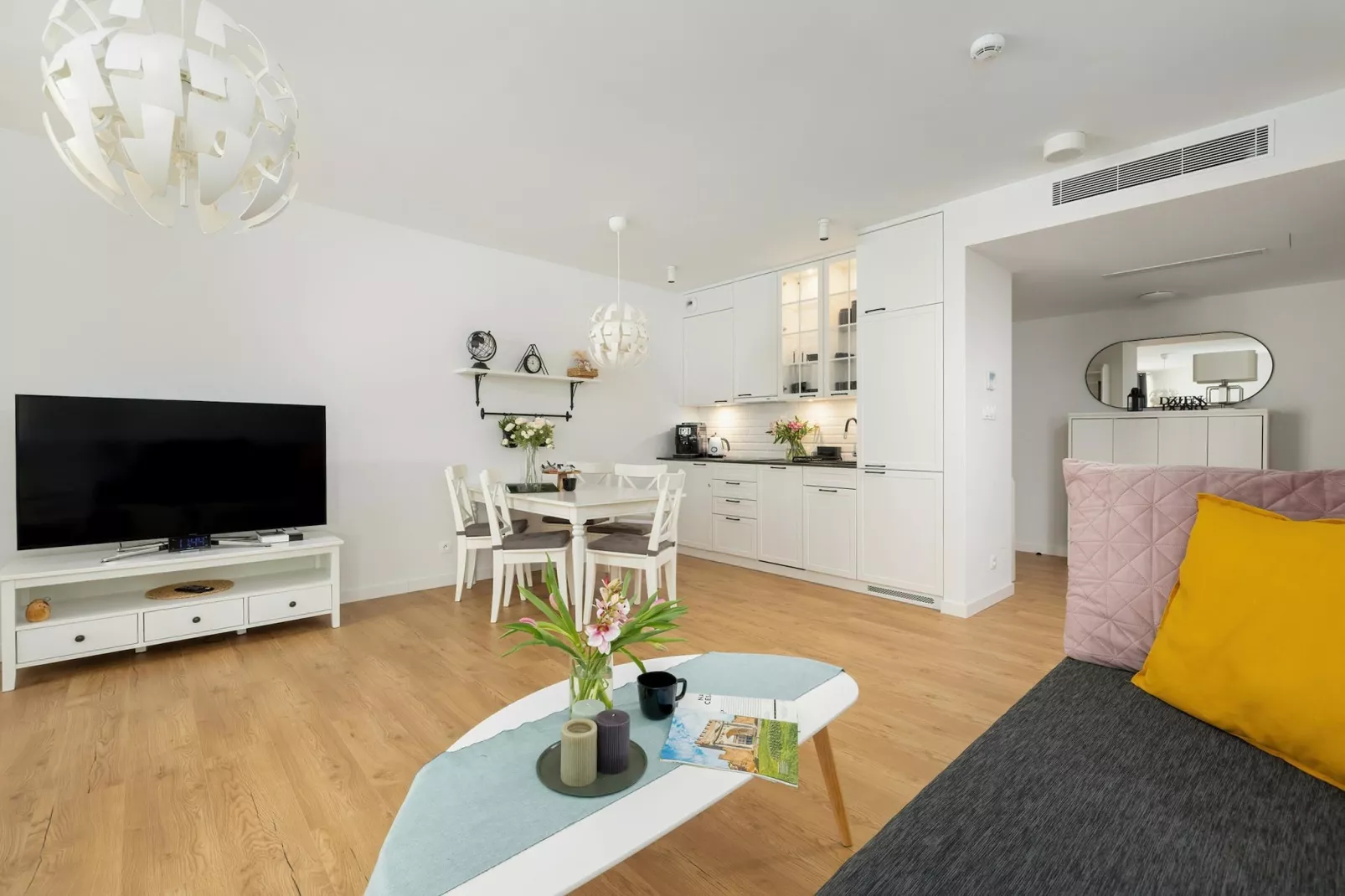 Pinea Mazowiecka 2B-224 Pobierowo-Woonkamer