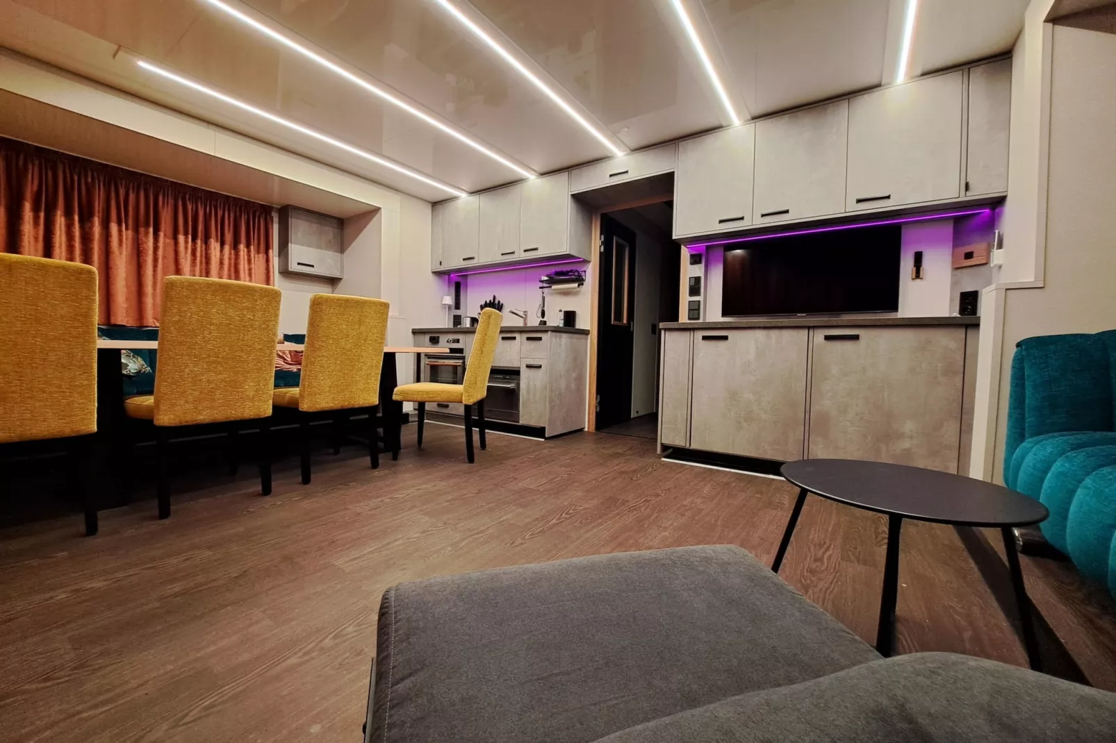 Hausboot Tegel-Woonkamer