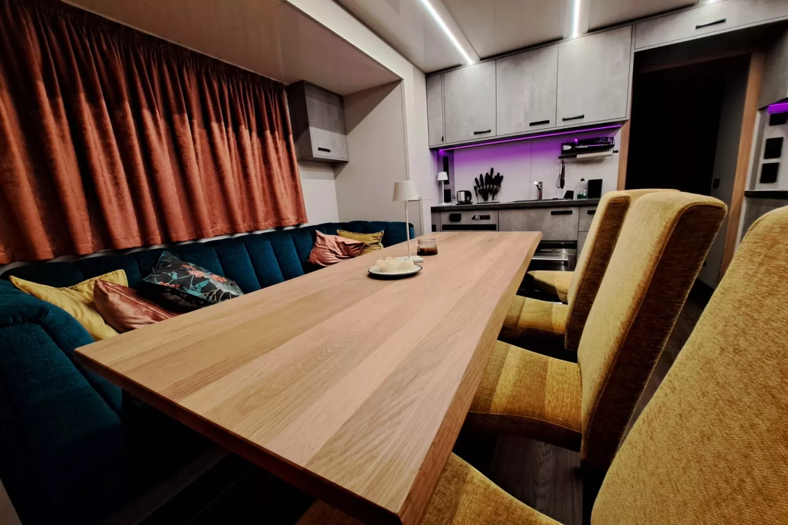 Hausboot Tegel-Eetkamer