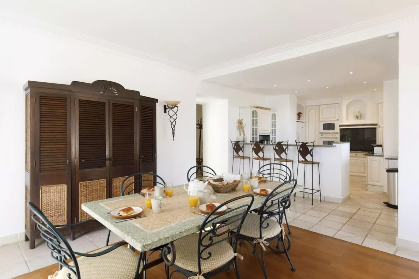 Magnifique villa avec vue sur mer et belle piscine-Eetkamer