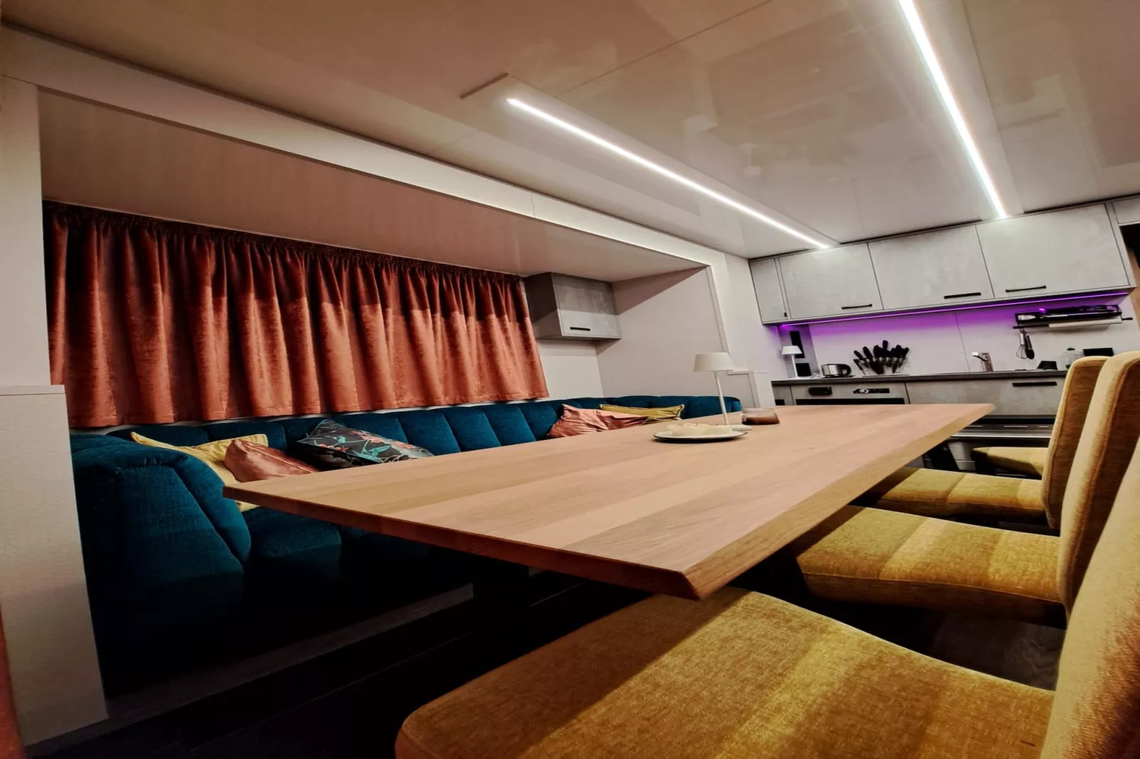 Hausboot Tegel-Eetkamer