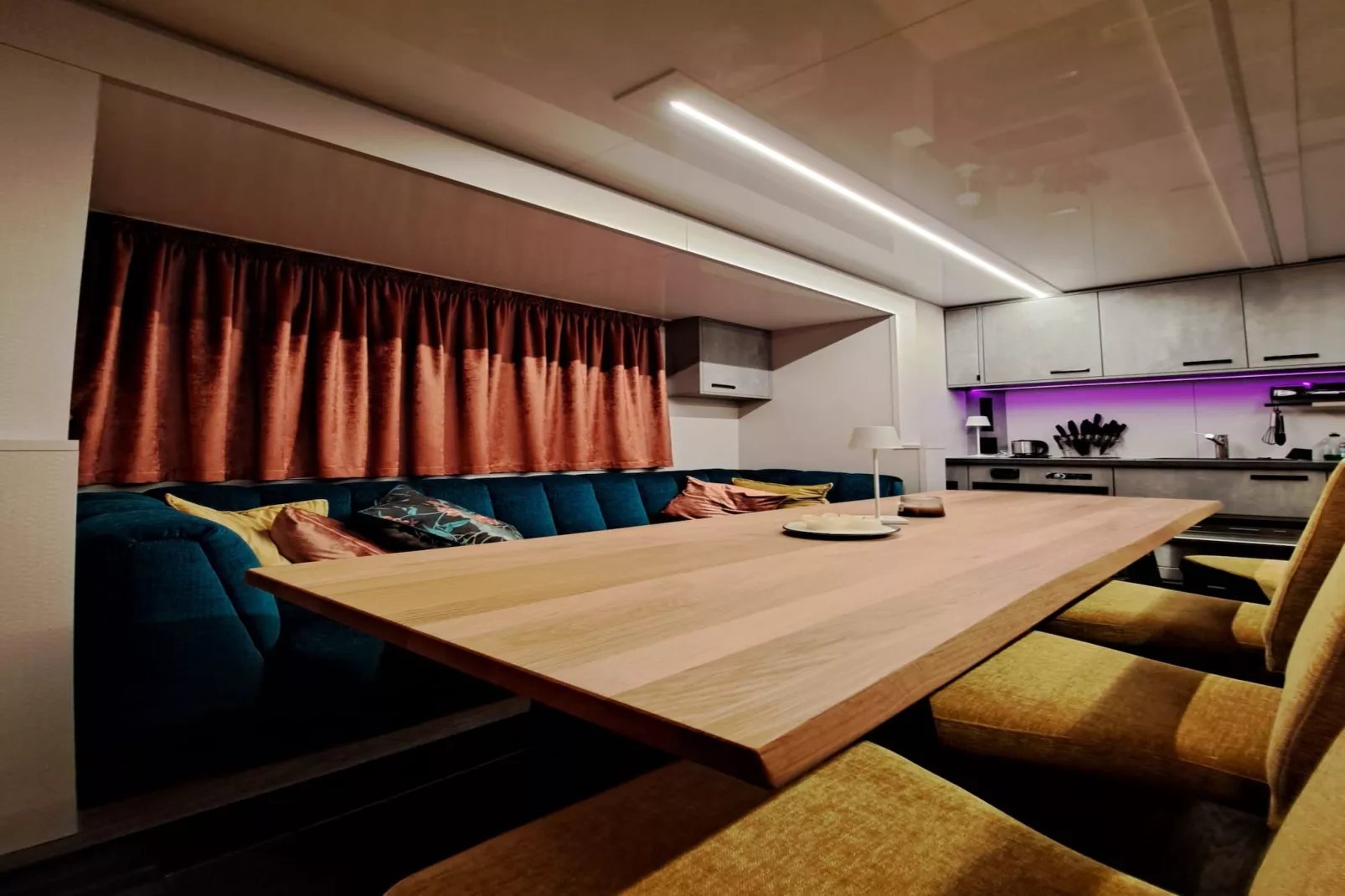 Hausboot Tegel-Eetkamer