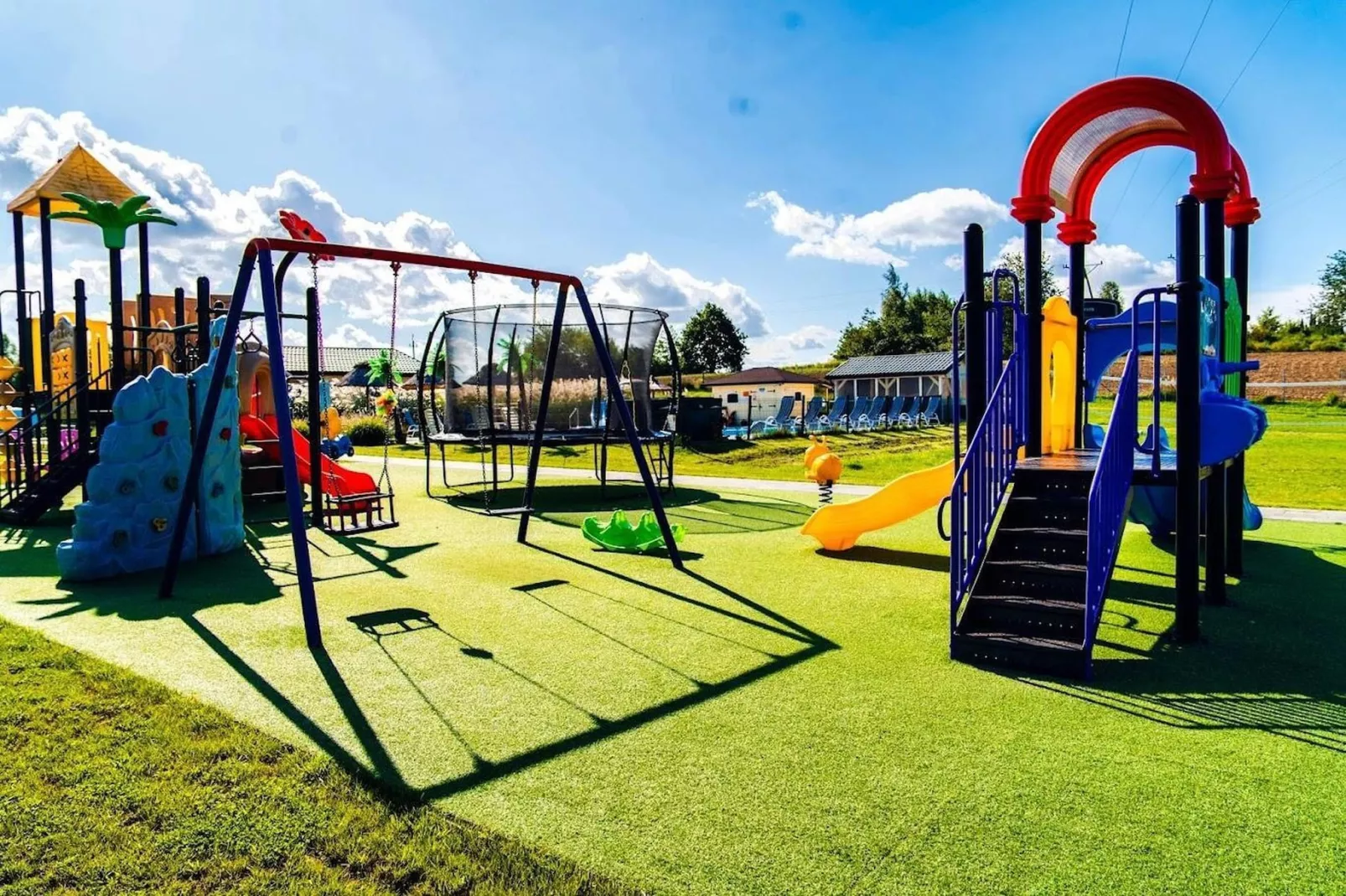 Parterowy domek 4-os Ustronie Morskie-Tuinen zomer