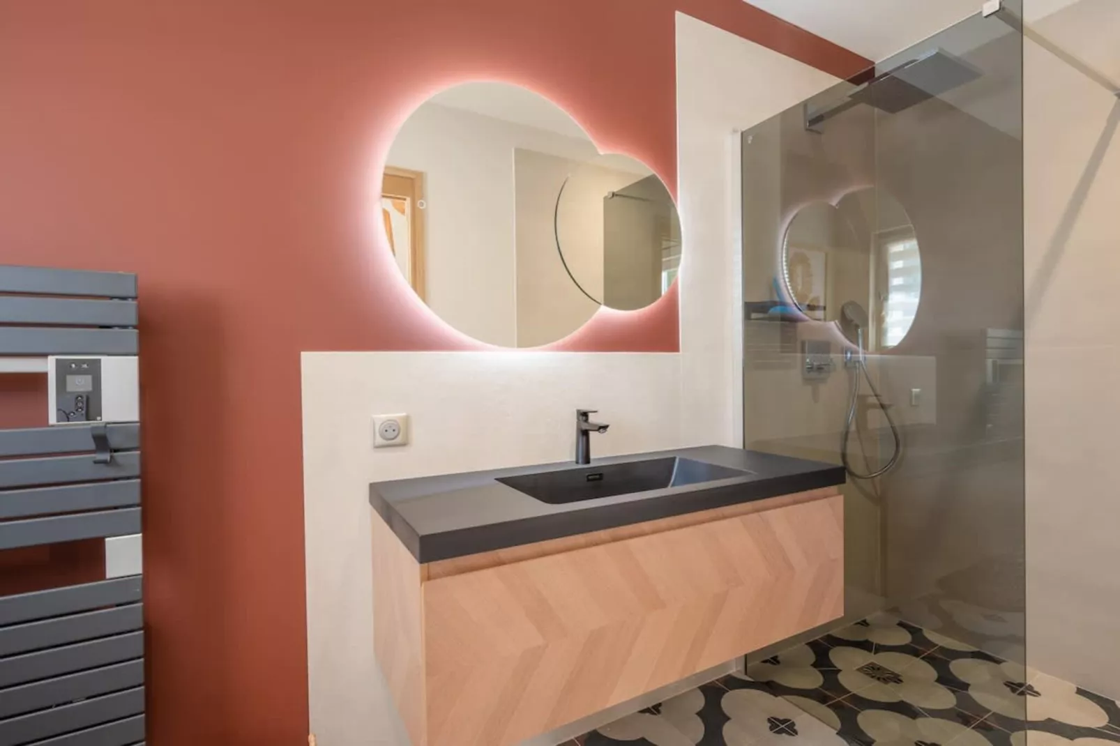 Villa Lou Pantaï  Élégance et Confort au Cœur de Saint-Rémy-de-Provence-Badkamer