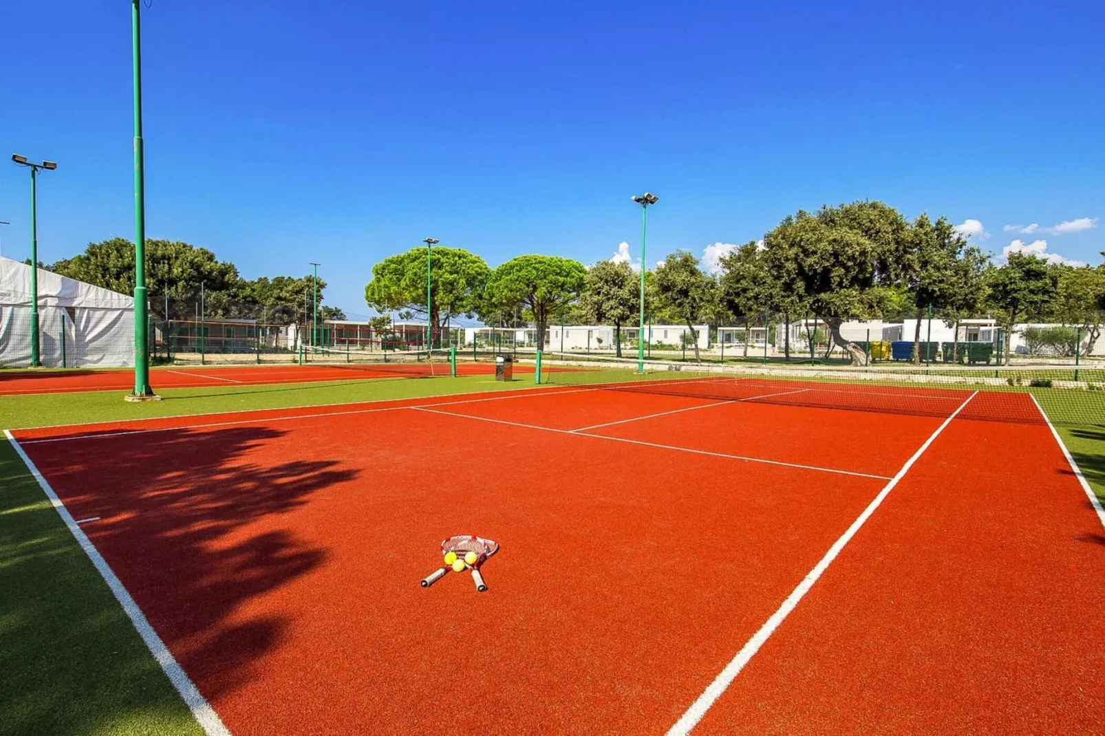 Mobile Homes Strasko Novalja Mediteran Superior mit Pool ca 34 qm für 6 Pers-Parkfaciliteiten