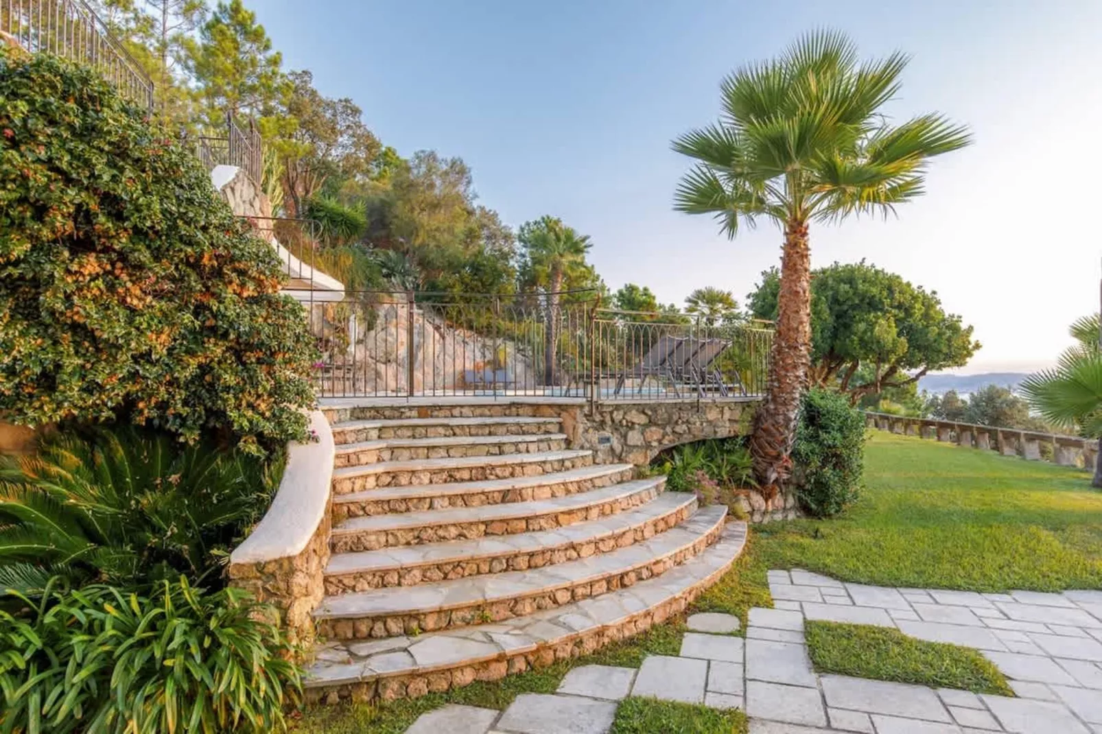 Magnifique villa avec vue sur mer et belle piscine-Tuinen zomer