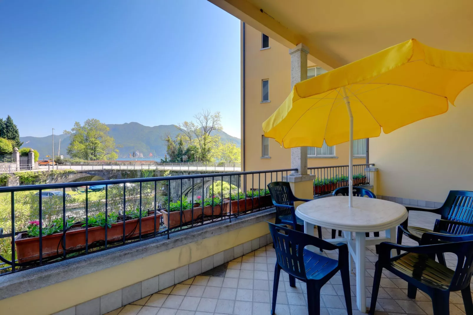 Residence Zust Verbania Intra-Trilo B-Terrasbalkon