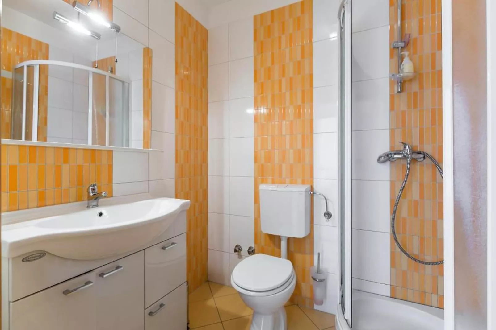 Apartment with Balcony-Badkamer