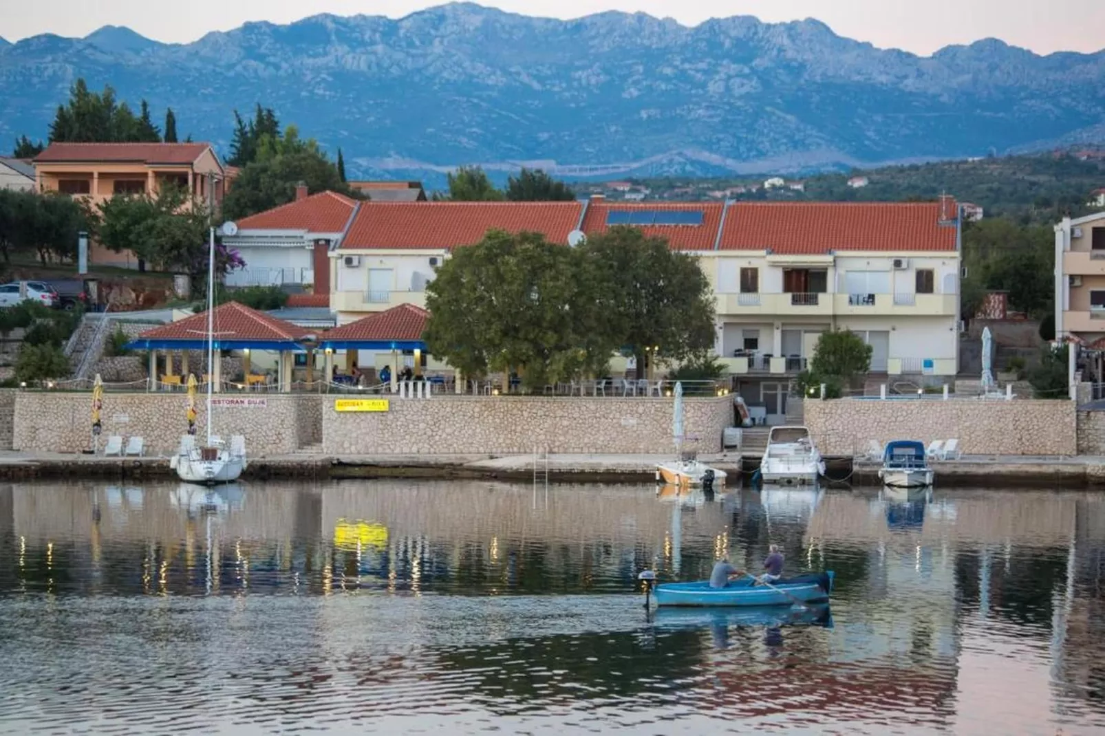 One-Bedroom Apartment 4-Gebieden zomer 1km