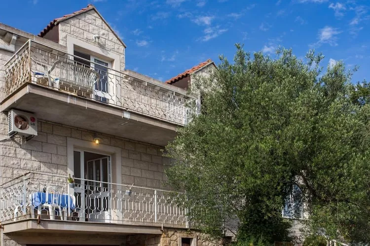 Apartments Villa Maslina - One-Bedroom Apartment with Terrace and Garden View-Terras