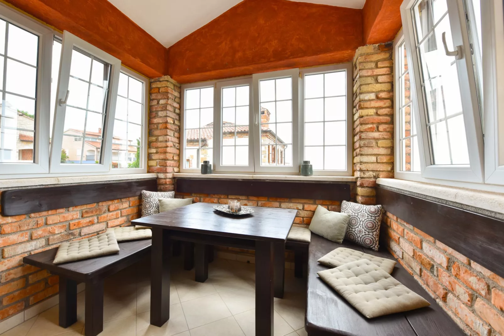 Villa Gloria-Eetkamer