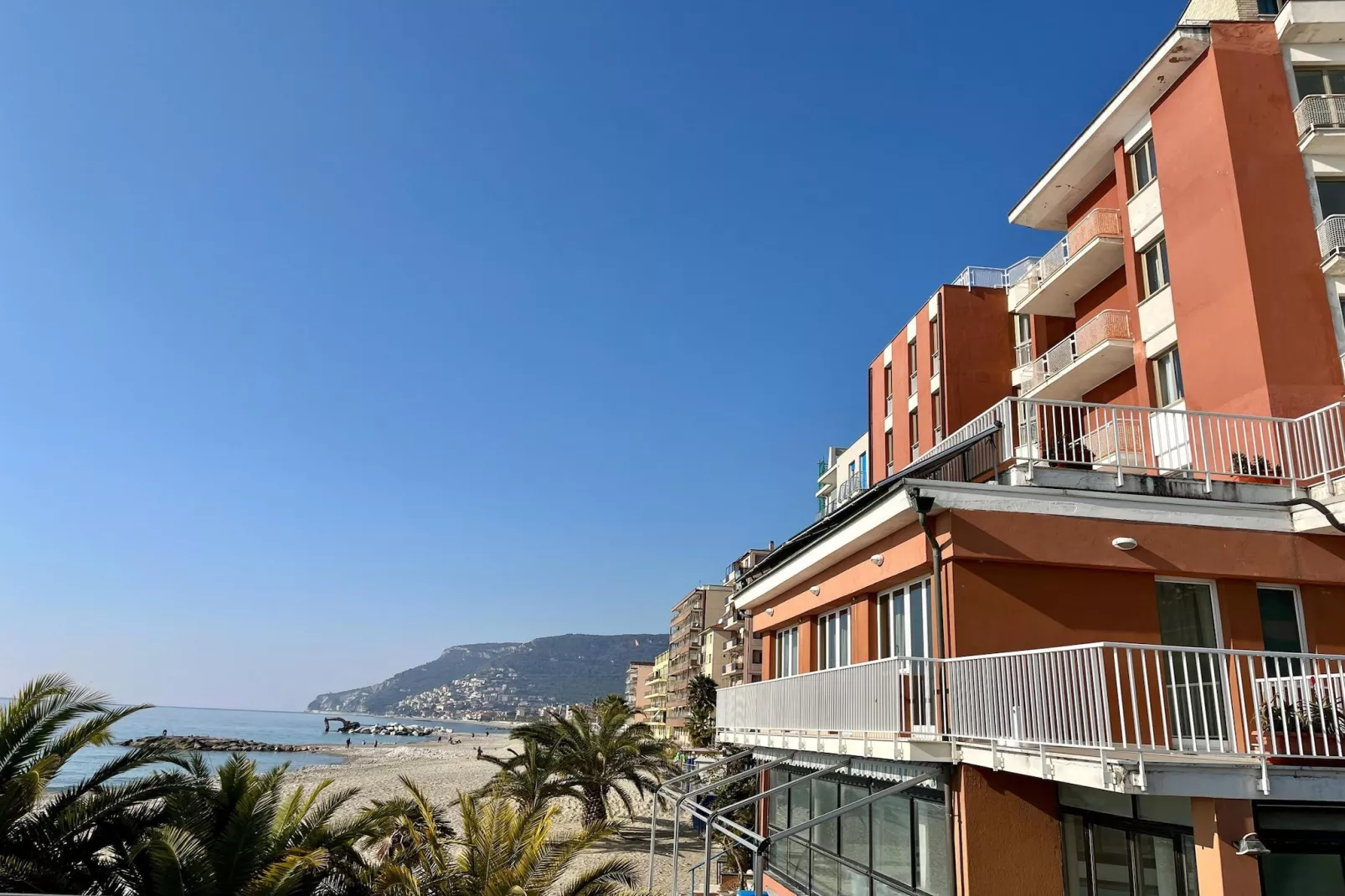 Residence Stella Maris-3 PAX Sea view-M3VM-Buitenkant zomer