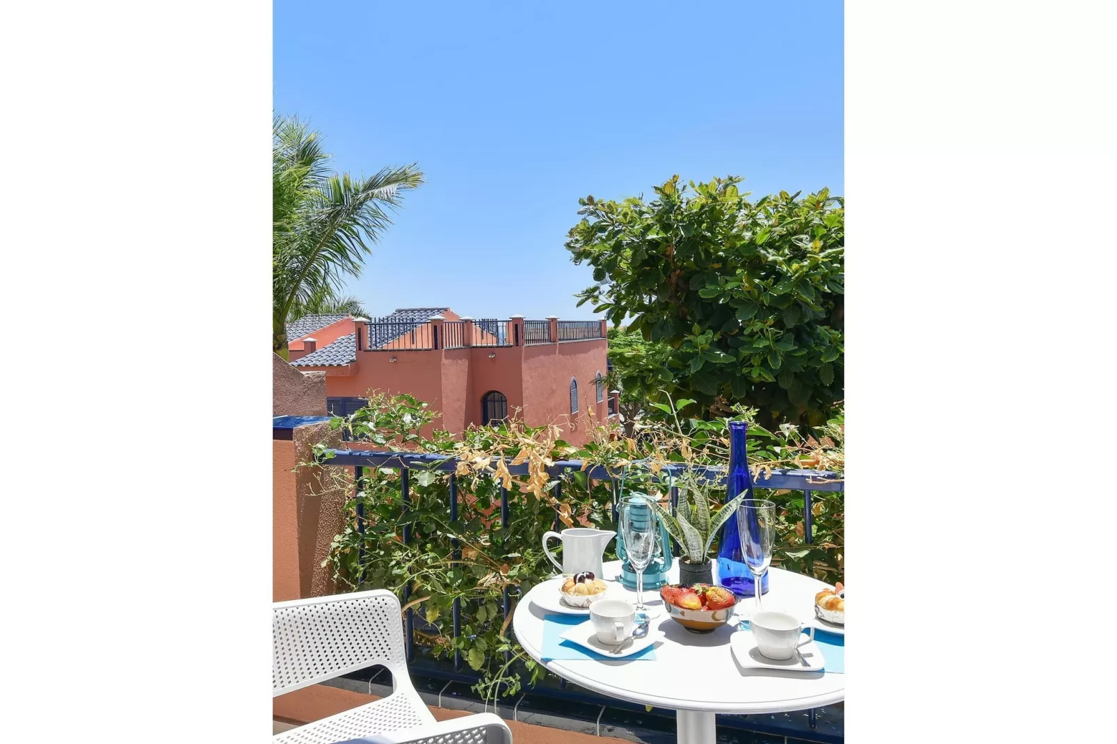 MELONERAS BAHIA 153										-Terrasbalkon