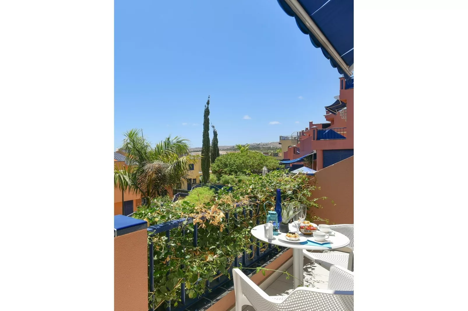 MELONERAS BAHIA 153										-Terrasbalkon