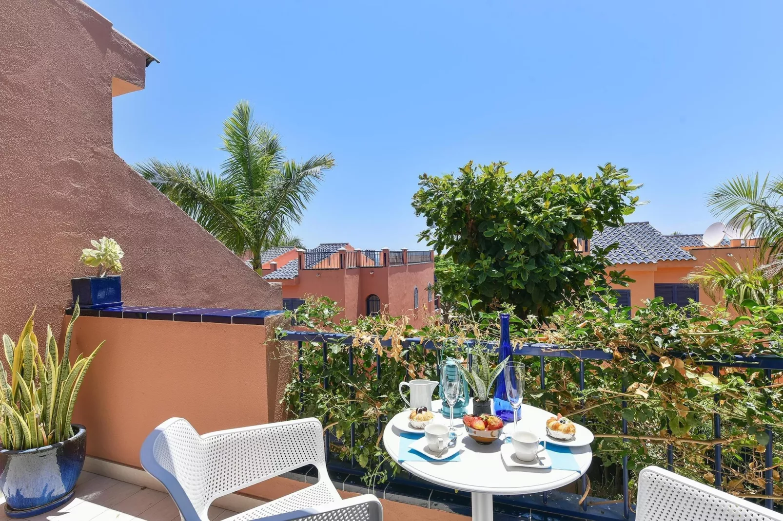 MELONERAS BAHIA 153										-Terrasbalkon