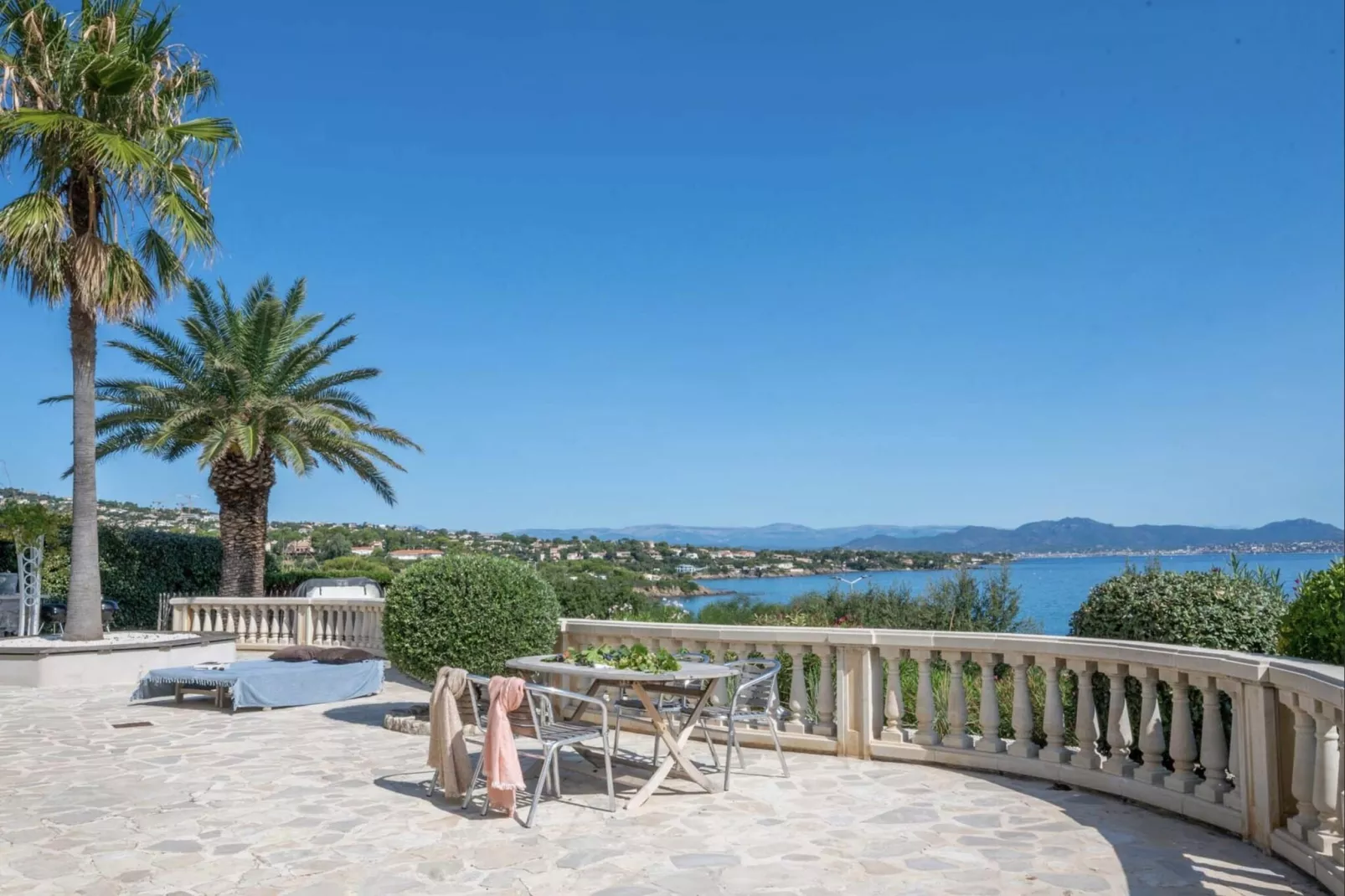 Villa Gaillarde 8 pers-Uitzicht zomer