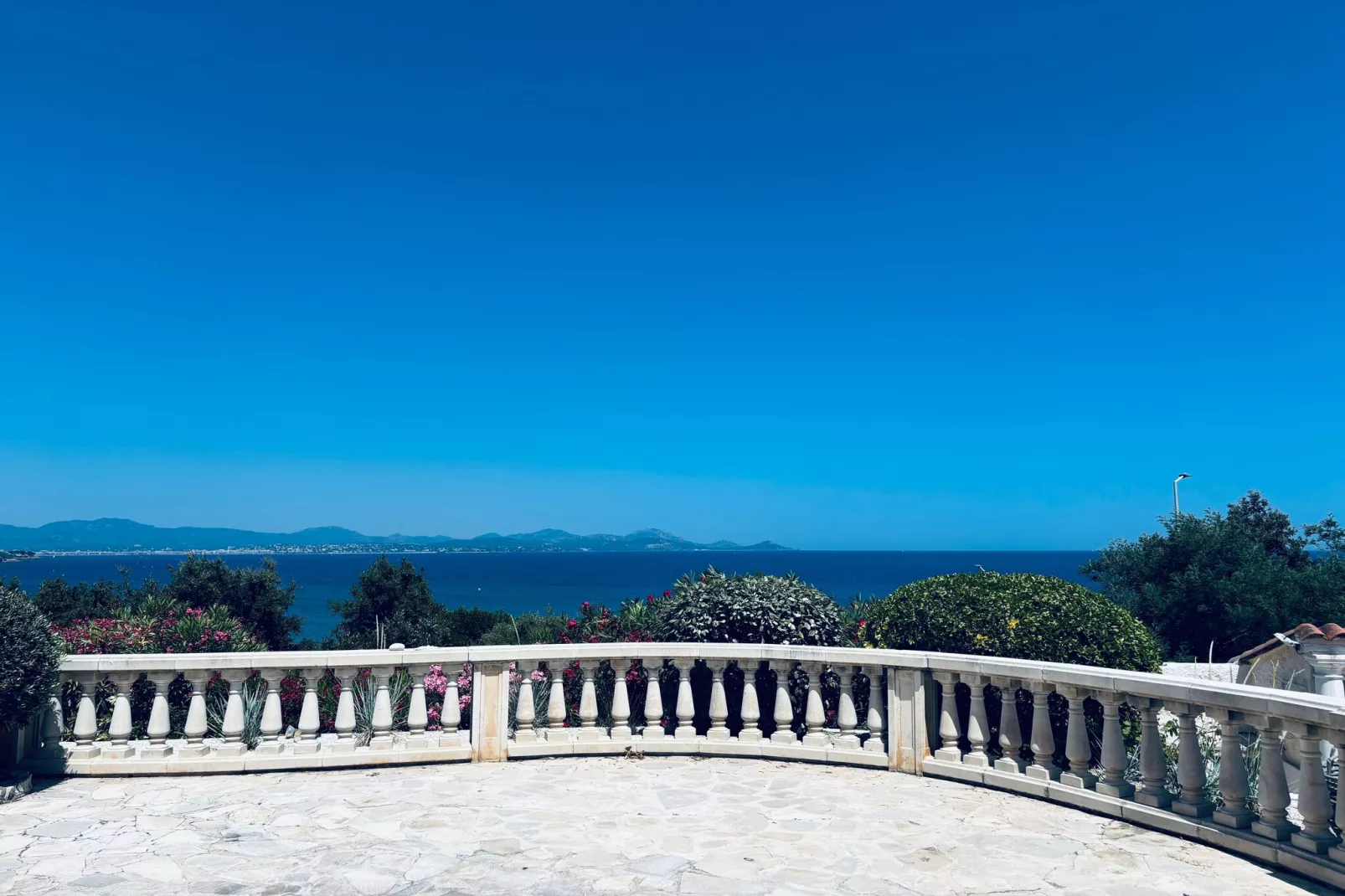 Villa Gaillarde 8 pers-Uitzicht zomer