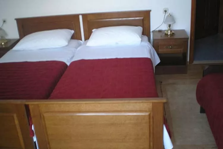 Guest House Hazdovac Rooms- Double Room with Balcony and Sea View-Slaapkamer