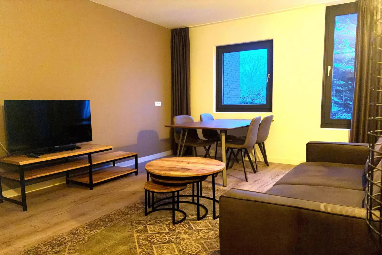 Apartment First Floor-Woonkamer