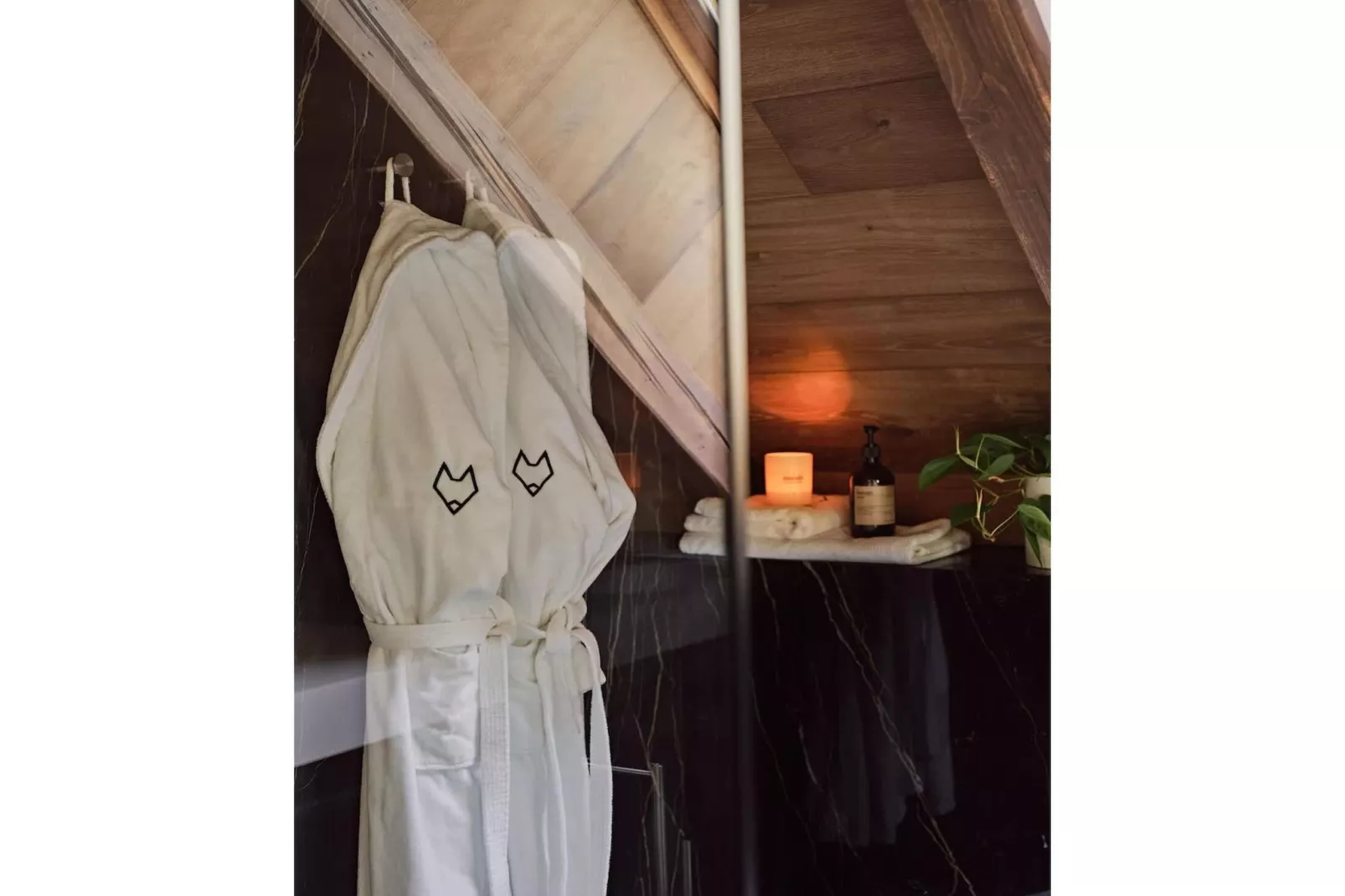 Chalet de luxe jacuzzi et sauna au Lac de Bohinj-Badkamer