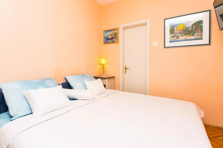 Apartment Vukoja - One-Bedroom Apartment with Balcony-Slaapkamer