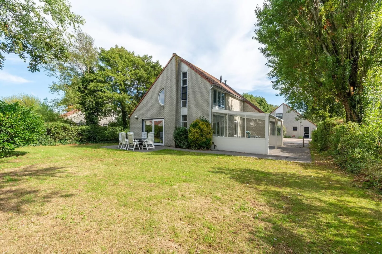 Ooghduyne 75-Buitenkant zomer