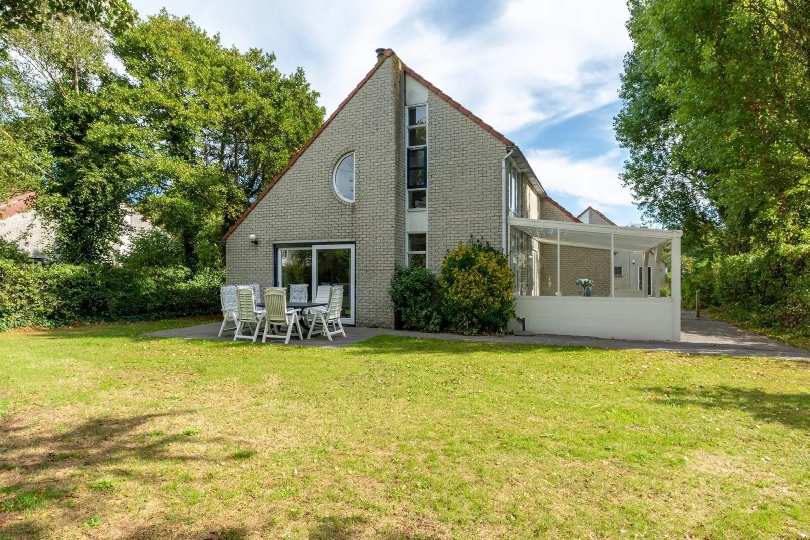 Ooghduyne 75-Buitenkant zomer