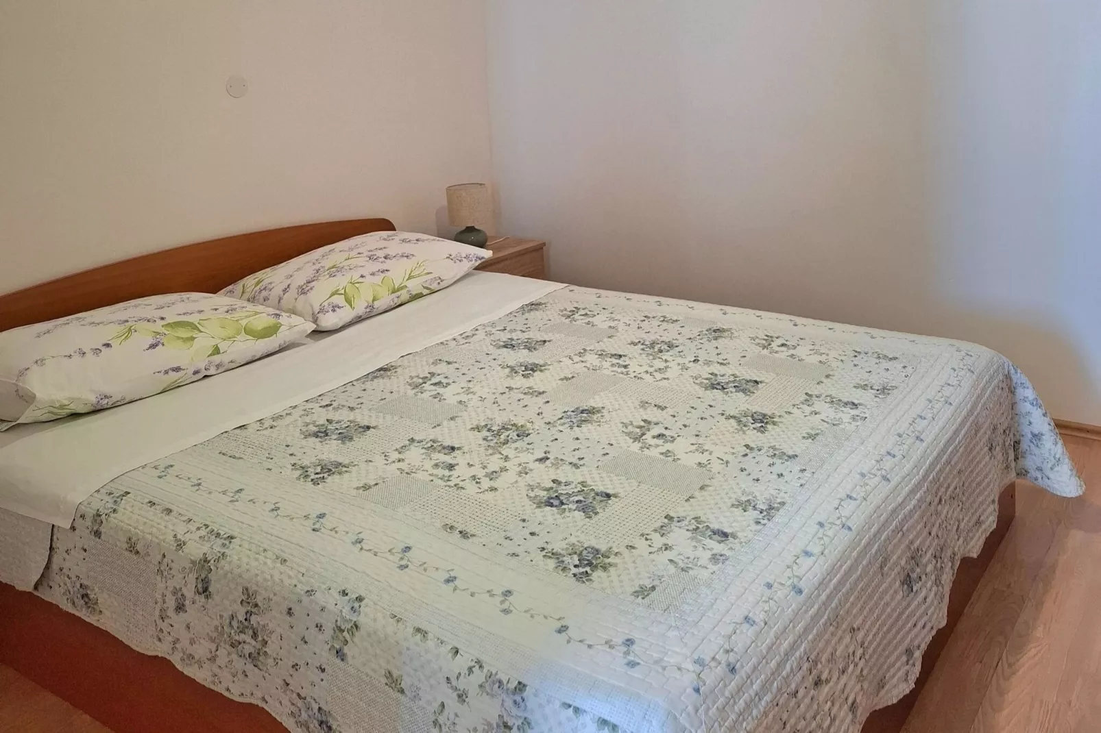 Guest House Old Town View- One Bedroom Apartment (2 Adults)-Slaapkamer