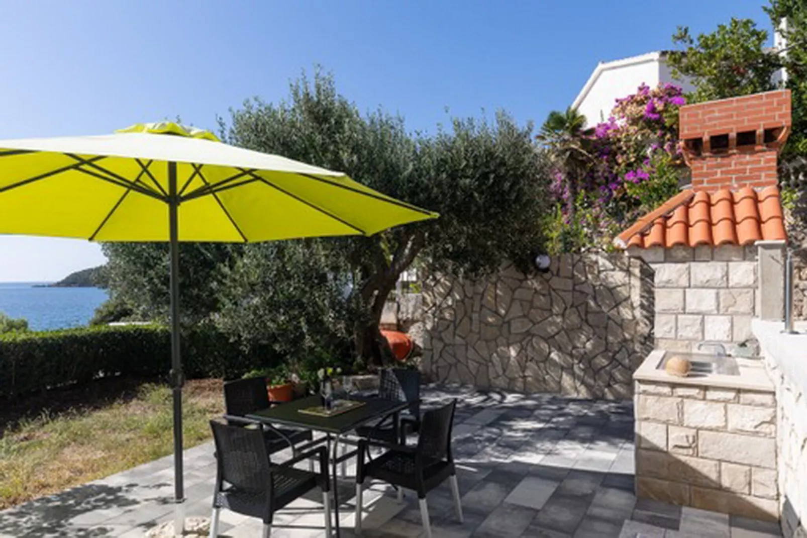 House Rašica - One Bedroom Apartment with Terrace and Sea view (3)-Faciliteiten