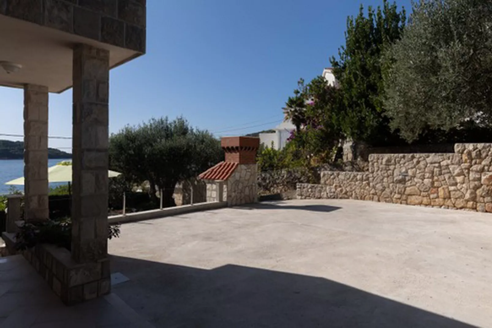 House Rašica - One Bedroom Apartment with Terrace and Sea view (3)-Parkeerplaats