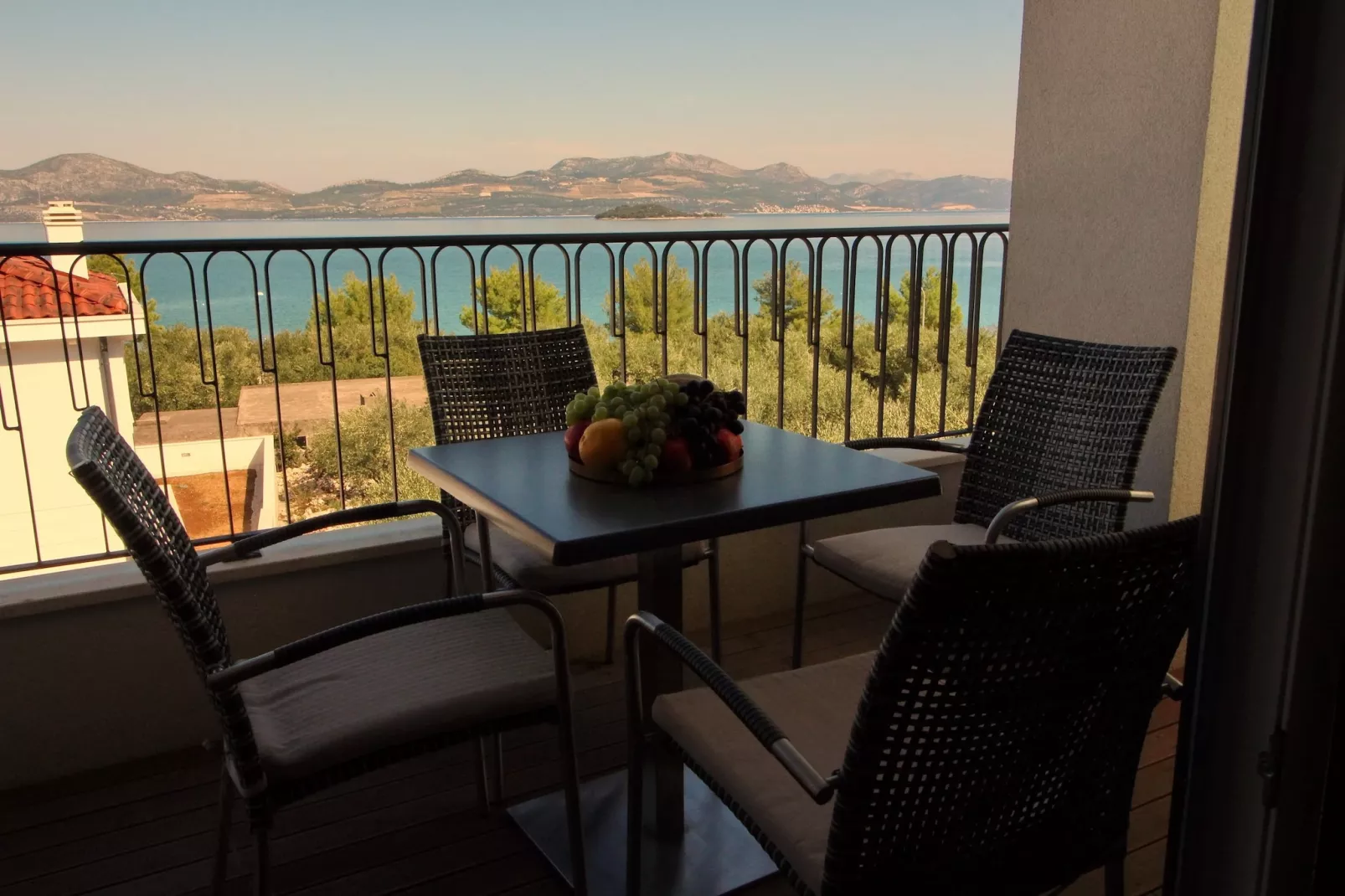 Apartments Kula - Comfort One Bedroom Apartment with Balcony and Sea View-B3