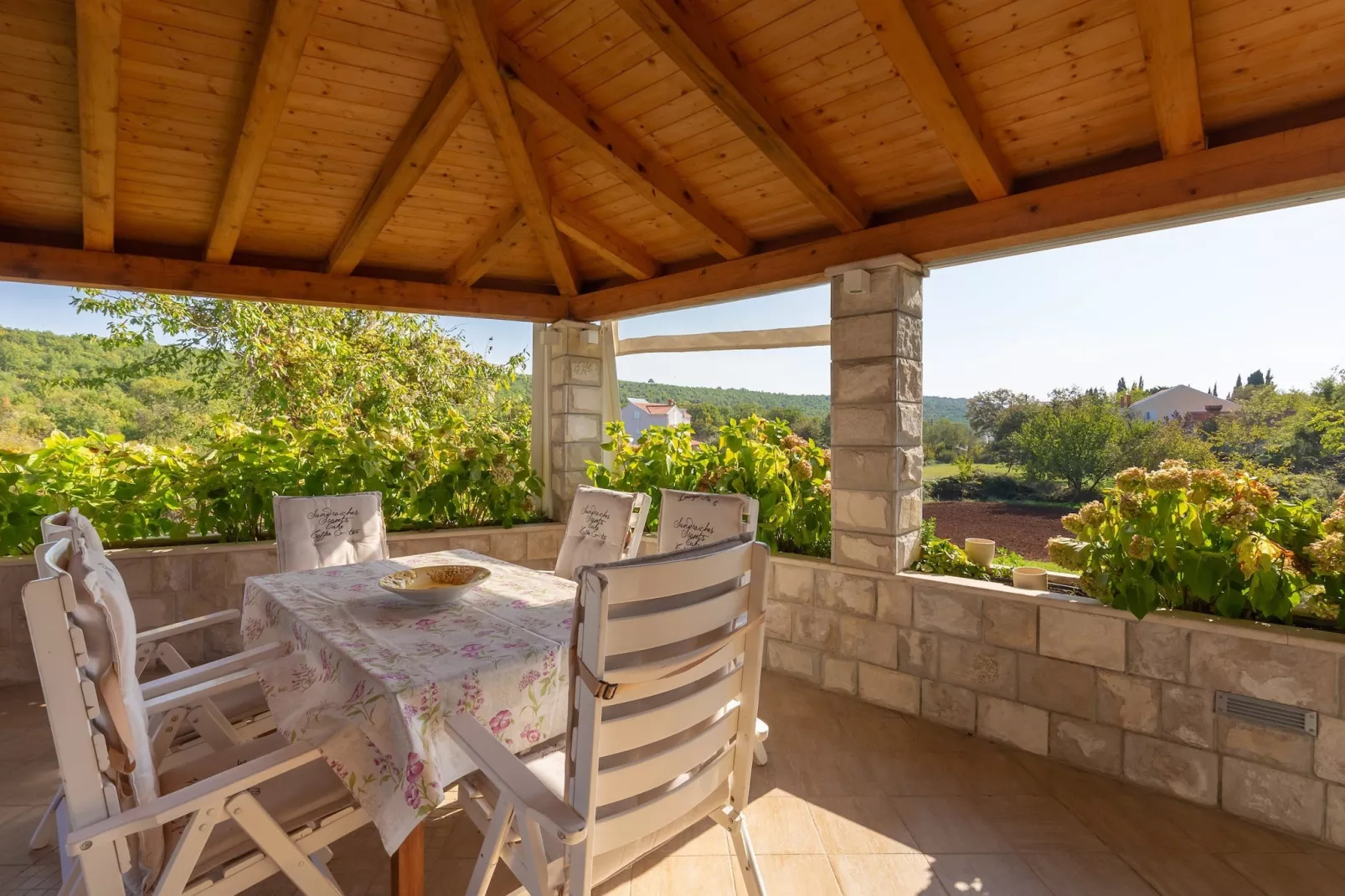 Holiday Home Trojković- Four Bedroom Holiday Home with Terrace and Swimming Pool