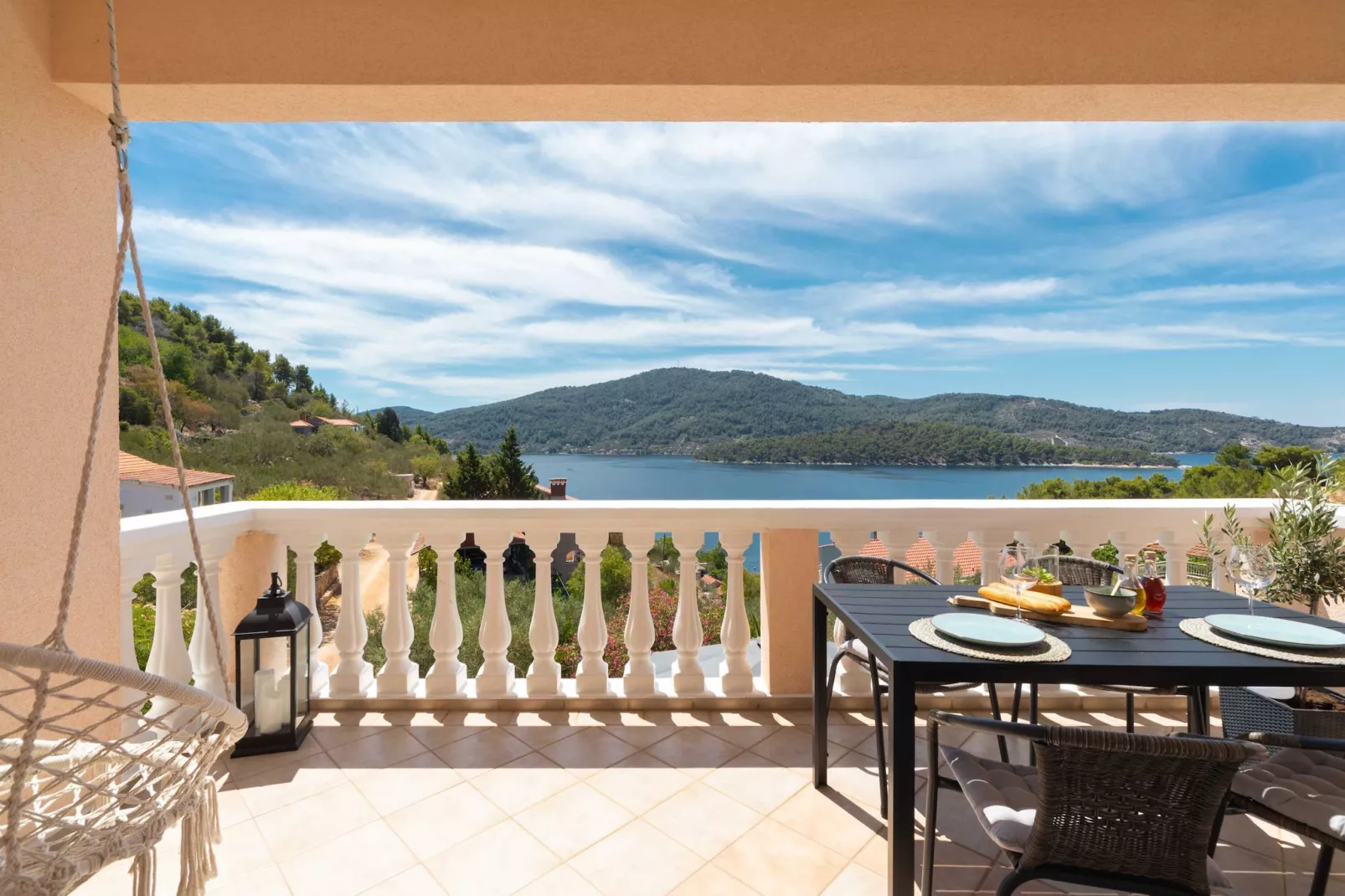 Holiday Home Diana - Five Bedroom House with Terrace and Sea View