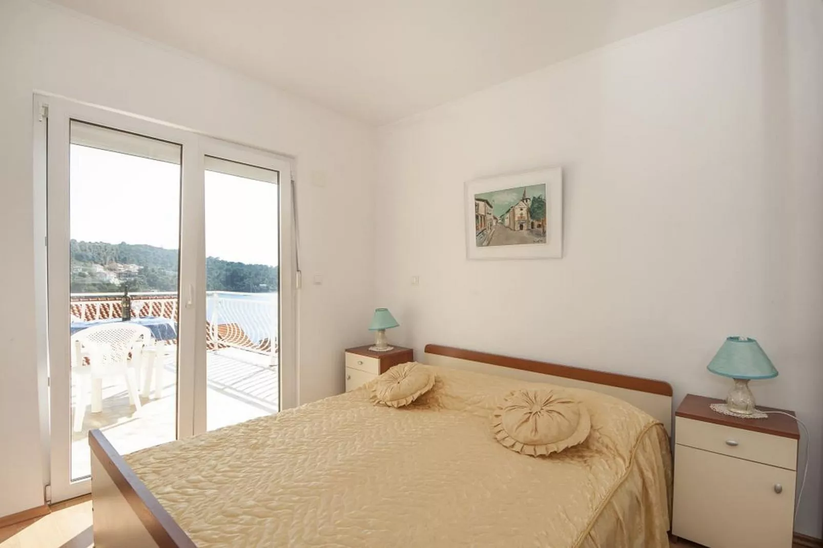 Bertie's Lodge - One Bedroom Apartment  with Terrace and Sea View(A2)