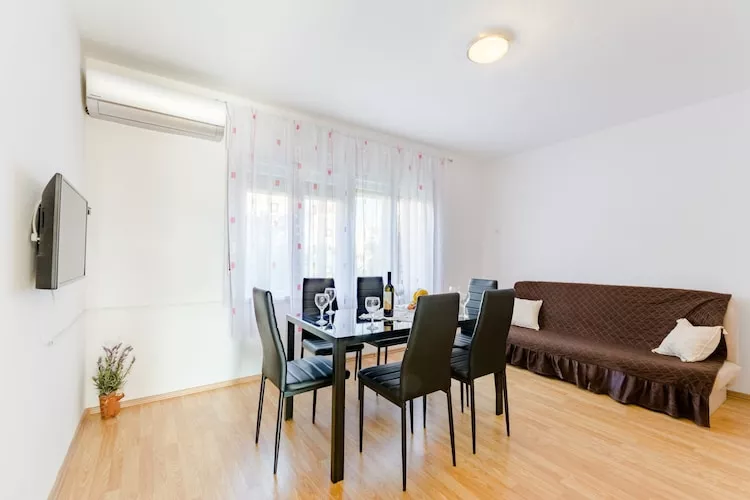 Apartment Marko (ST) - Three Bedroom Apartment with Balcony and Garden View