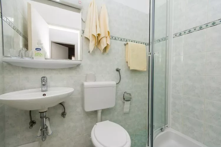 Apartments & Rooms Jokovic-Double Room with Terrace and Partial Sea View (SOBA 4)