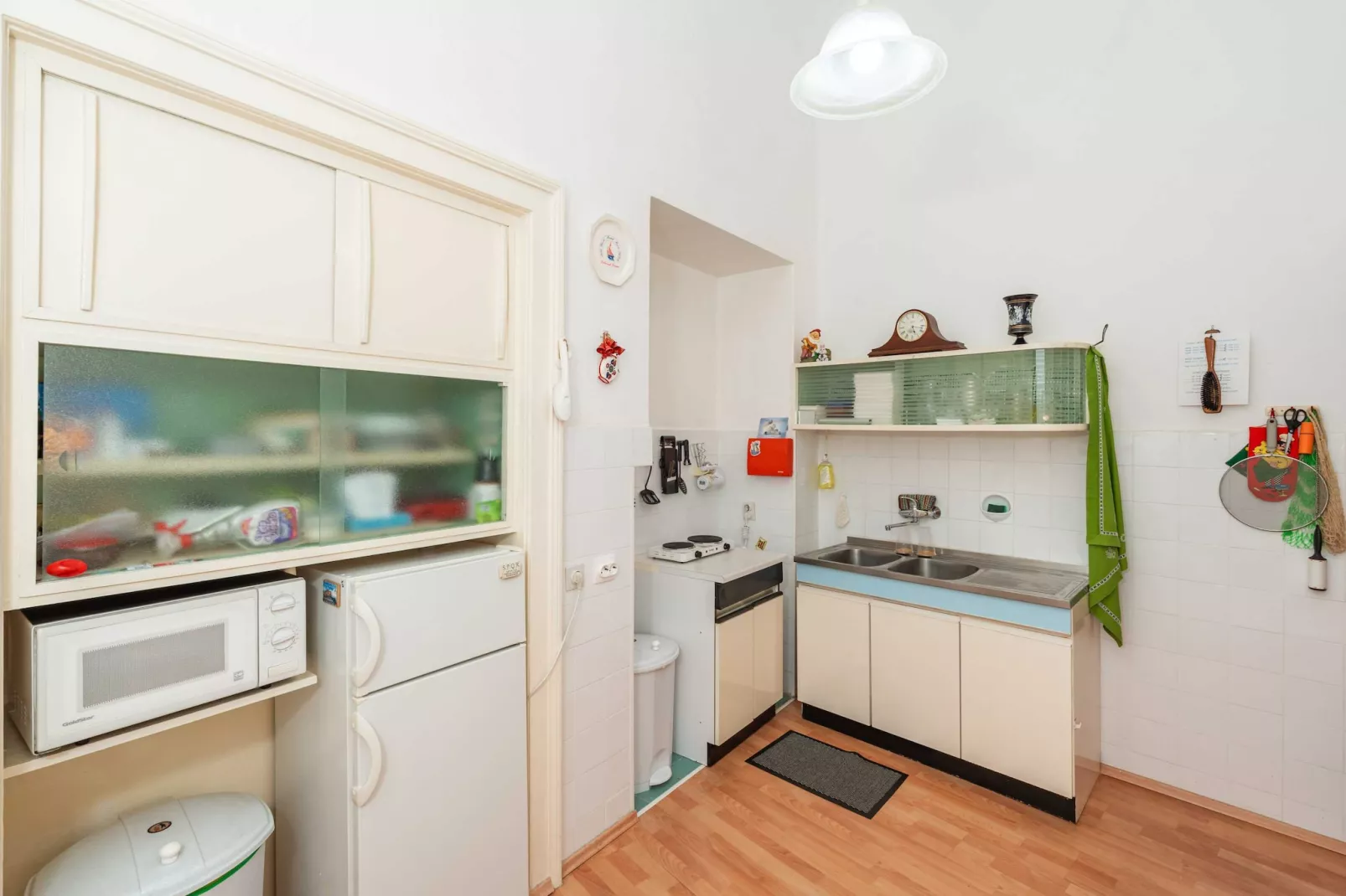 Two Stars Two Beds Downtown Apartment - One-Bedroom Apartment