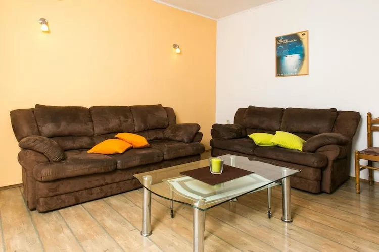 Guest House Fontana - Two Bedroom Apartment with Balcony and Sea View - Woonkamer