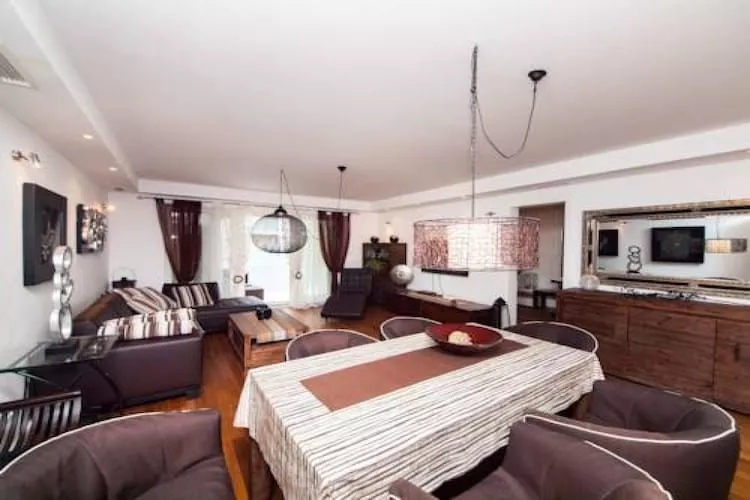 Apartment Vesna - Superior Three Bedroom Apartment with Balcony-Woonkamer