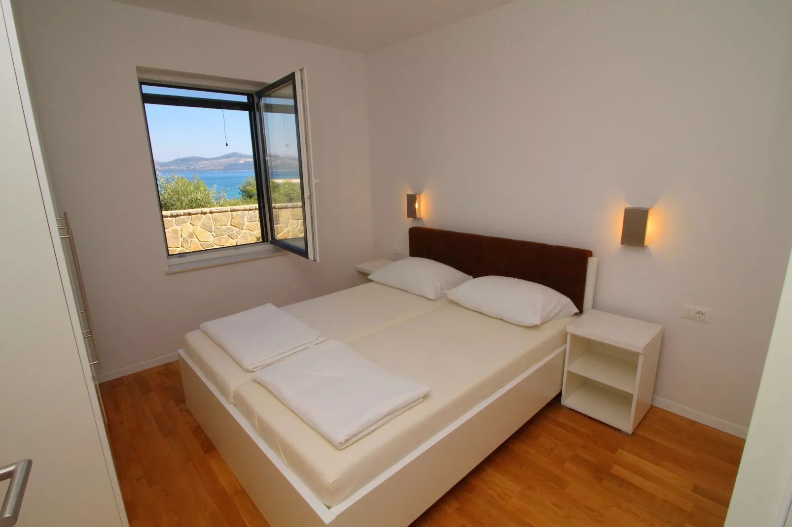 Apartments Kula - One Bedroom Apartment with Balcony and Sea View C3 - Slaapkamer