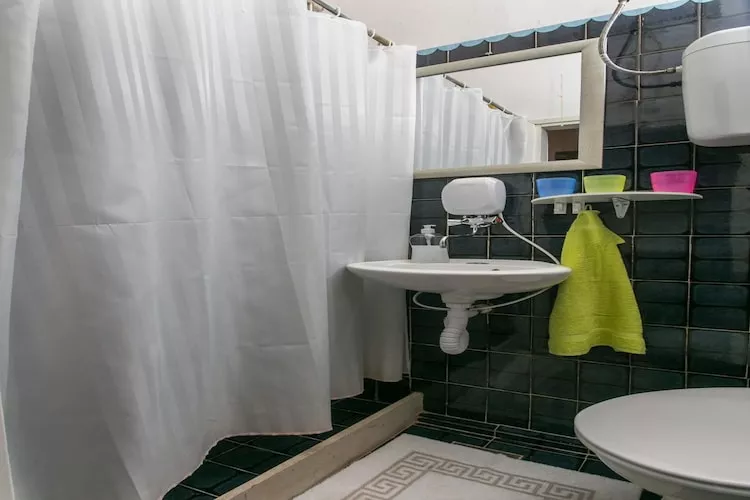 Apartments Jeanny - One Bedroom Apartment with Terrace-Badkamer