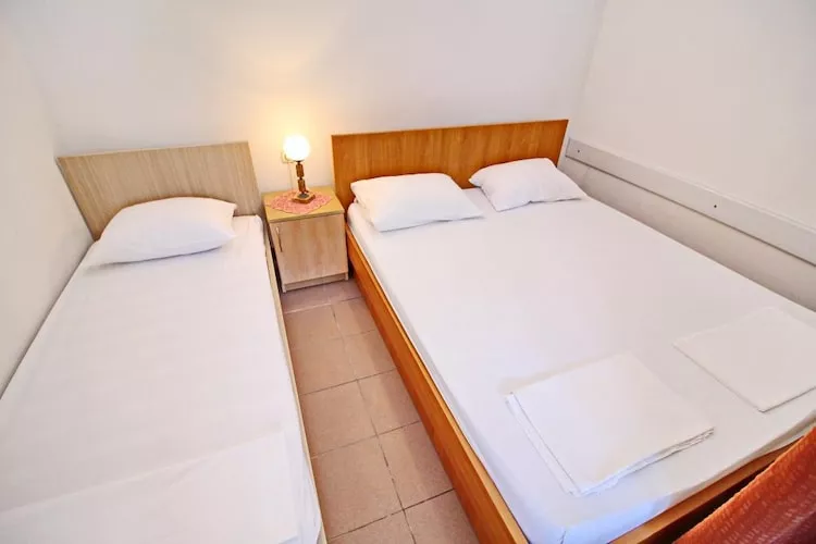 Apartments Neven - Studio Apartment with Terrace and Partial Sea View (A3)