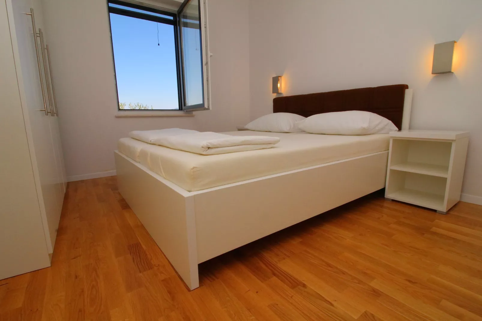 Apartments Kula - One Bedroom Apartment with Balcony and Sea View C3 - Slaapkamer